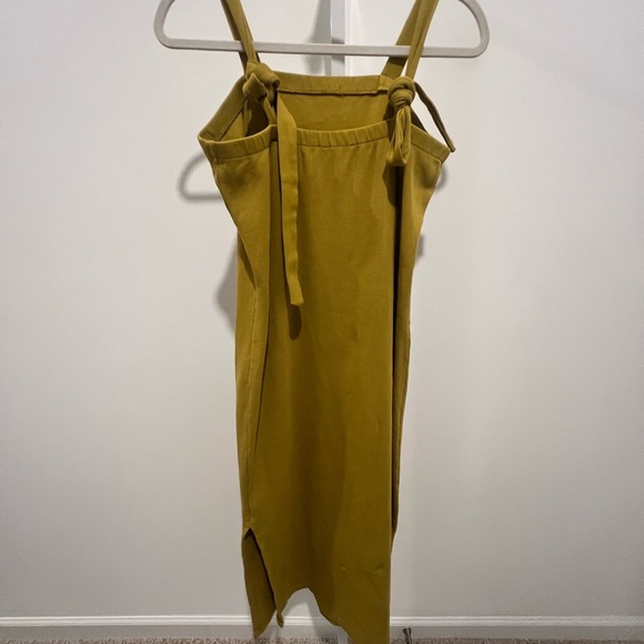 Elegant Yellow Cross-Back Dress - Picture 5 of 5